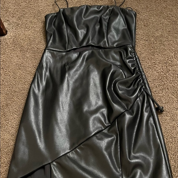 GUESS LEATHER SIDE SCRUNCH DRESS Size xs - Picture 1 of 2